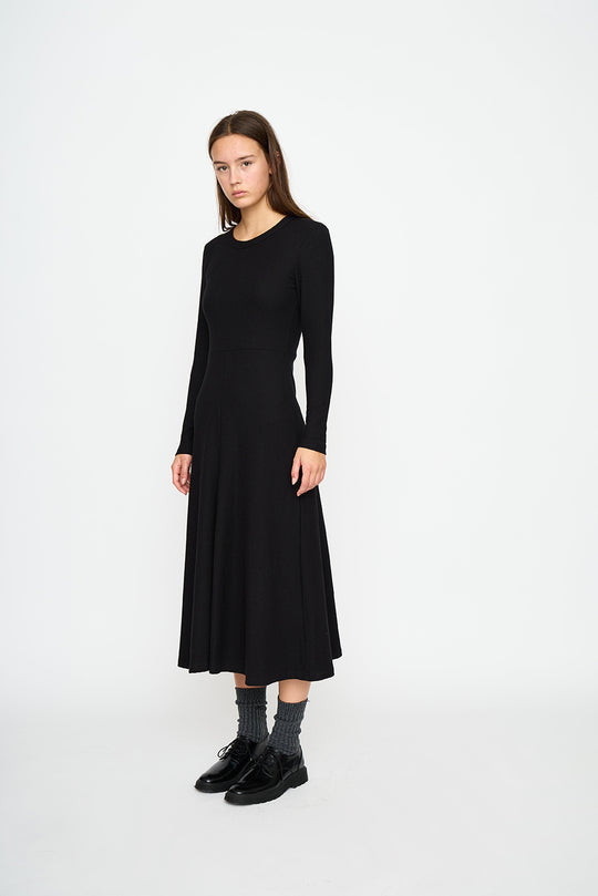 elu. エル　Gabe dress Black 天使　完売　低身長　おしゃれ M】オーガンジー胸元透かしミディ丈ドレス（ブラック）DPSET0692
